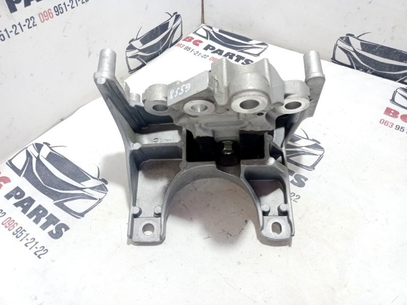 Подушка двигателя левая Rogue 2021 T33 2.5