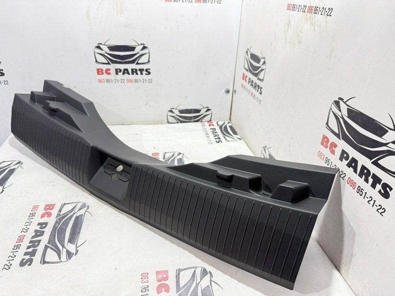 Накладка замка багажника Rogue 2021 T33 2.5