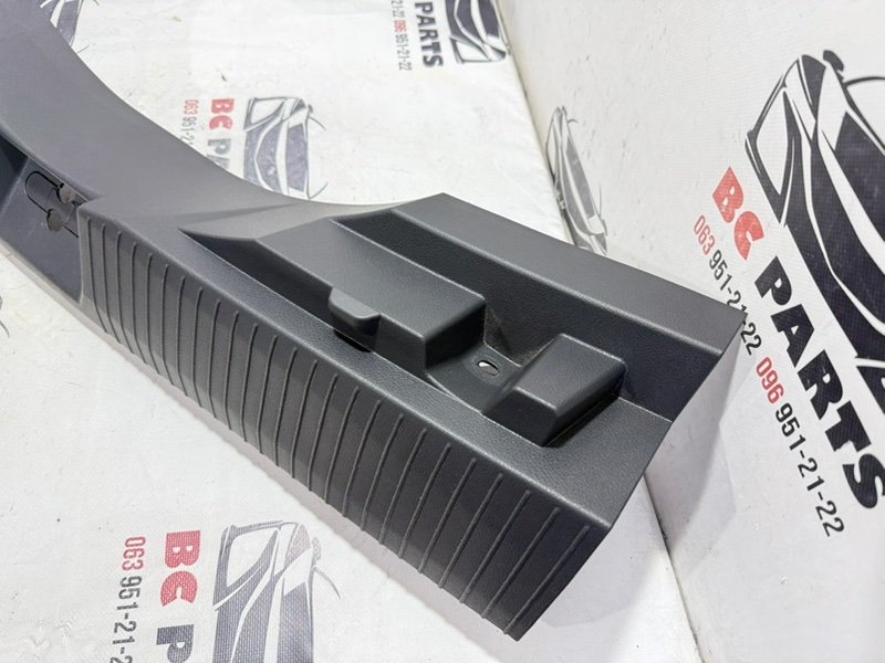 Накладка замка багажника Nissan Rogue T33 2.5