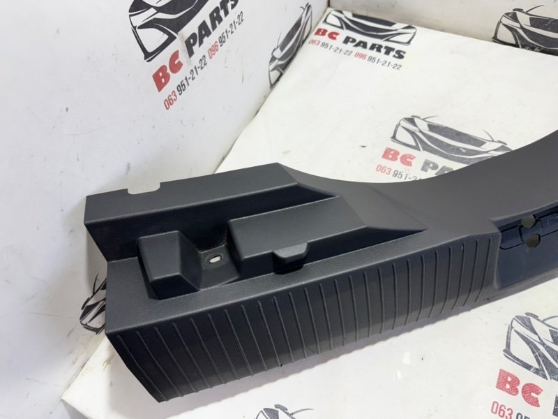 Накладка замка багажника Rogue 2021 T33 2.5