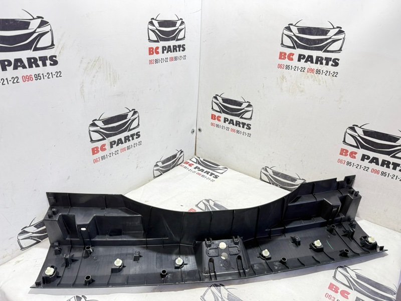 Накладка замка багажника Rogue 2021 T33 2.5