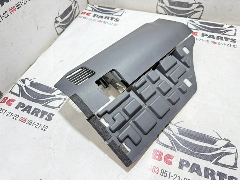 Подушка безопасности в колени правая Rogue 2021 T33 2.5