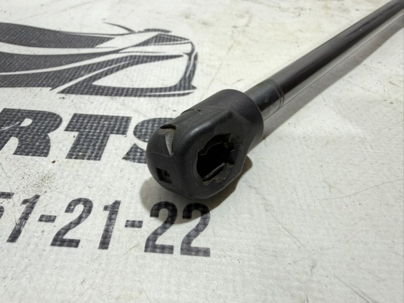 Амортизатор крышки багажника правый Nissan Rogue T33 2.5