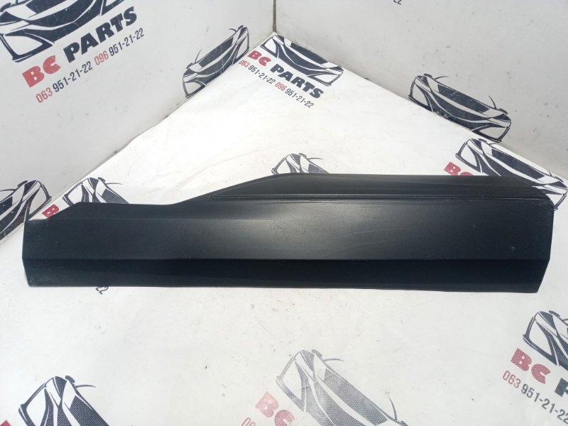Накладка двери задняя правая Nissan Rogue 2022 t33 1.5 828706RR0A Б/У