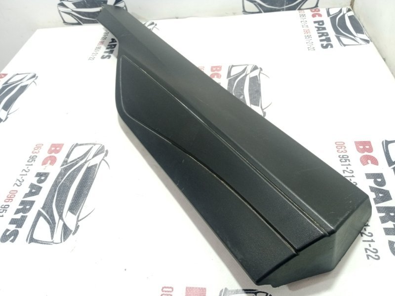 Накладка двери задняя левая Nissan Rogue t33 1.5