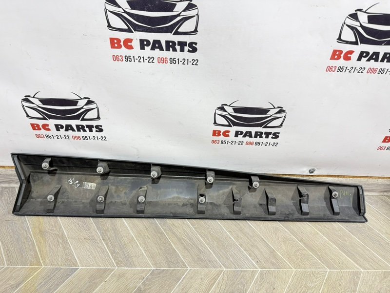 Накладка двери передняя левая Rogue 2021 T33 2.5