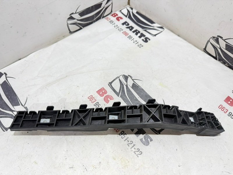 Направляющая бампера задняя правая Kia Sportage 2017 86614D9000 Б/У