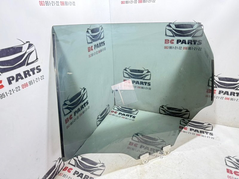 Стекло двери заднее левое Nissan Rogue T33