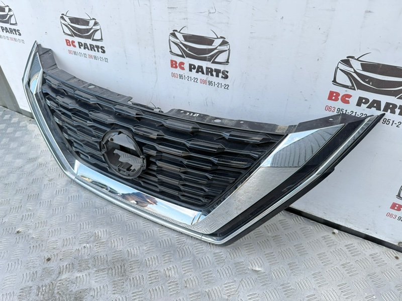 Решетка радиатора Nissan Rogue T33 2.5