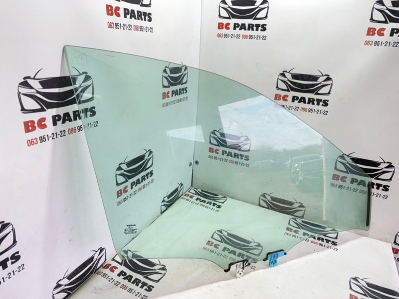 Стекло двери переднее правое Rogue 2021 T33 2.5