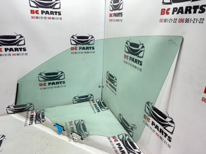 Стекло двери переднее правое Rogue 2021 T33 2.5