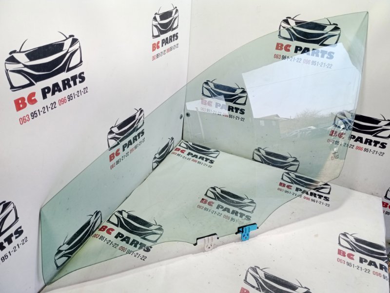 Стекло двери переднее левое Nissan Rogue T33 1.5