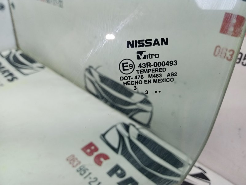 Стекло двери переднее левое Rogue 2023 T33 1.5