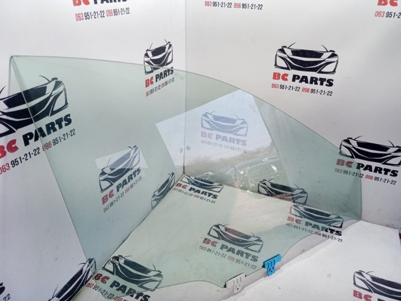 Стекло двери переднее правое Nissan Rogue T33 1.5