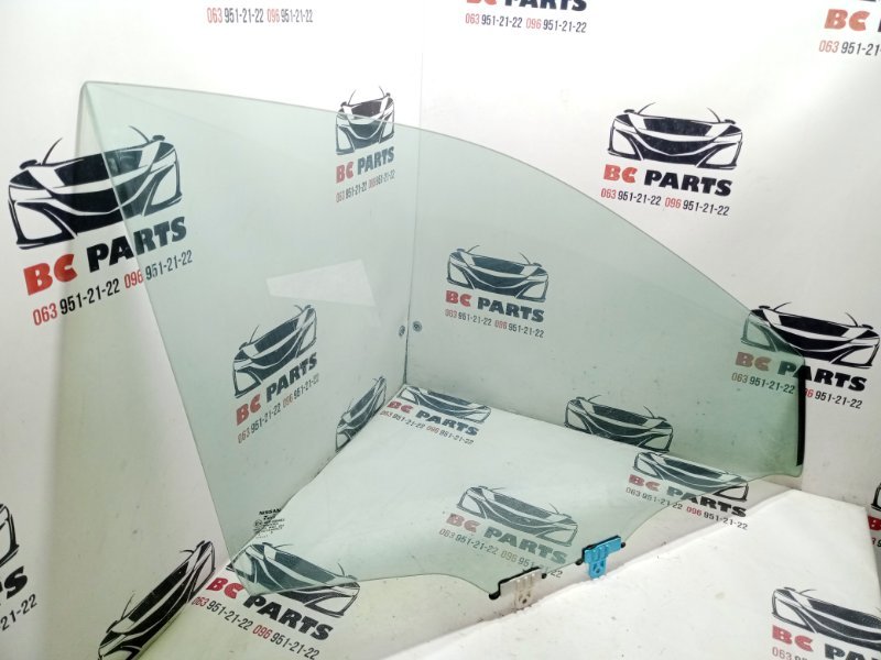 Стекло двери переднее правое Nissan Rogue T33 2.5