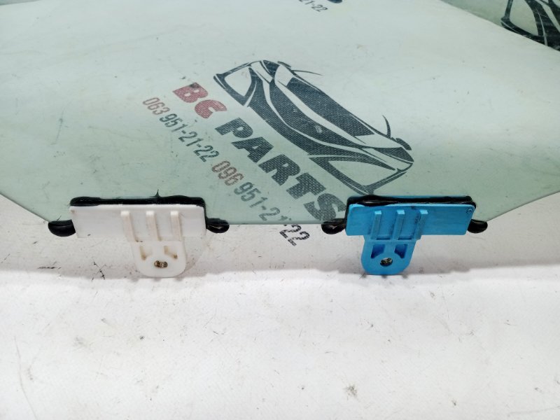 Стекло двери переднее правое Rogue 2021 T33 2.5