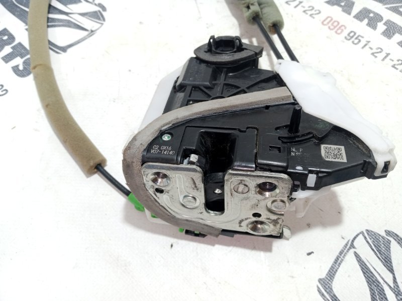 Замок боковой двери задний левый Nissan Rogue T33 1.5