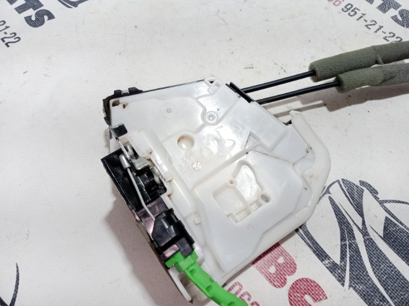 Замок боковой двери задний левый Rogue 2022 T33 1.5