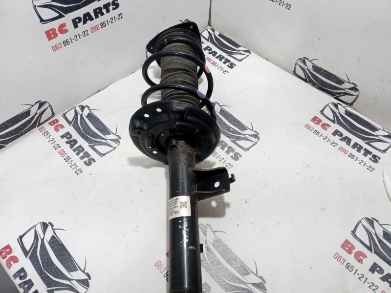 Стойка подвески передняя правая Nissan Rogue T33 2.5