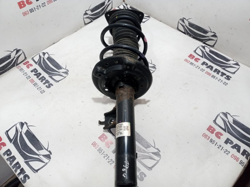 Стойка подвески передняя левая Nissan Rogue T33 2.5