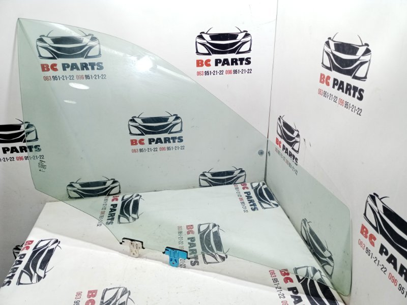 Стекло двери переднее правое Rogue 2024 T33 1.5