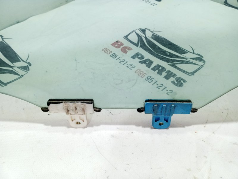 Стекло двери переднее левое Rogue 2022 t33 1.5