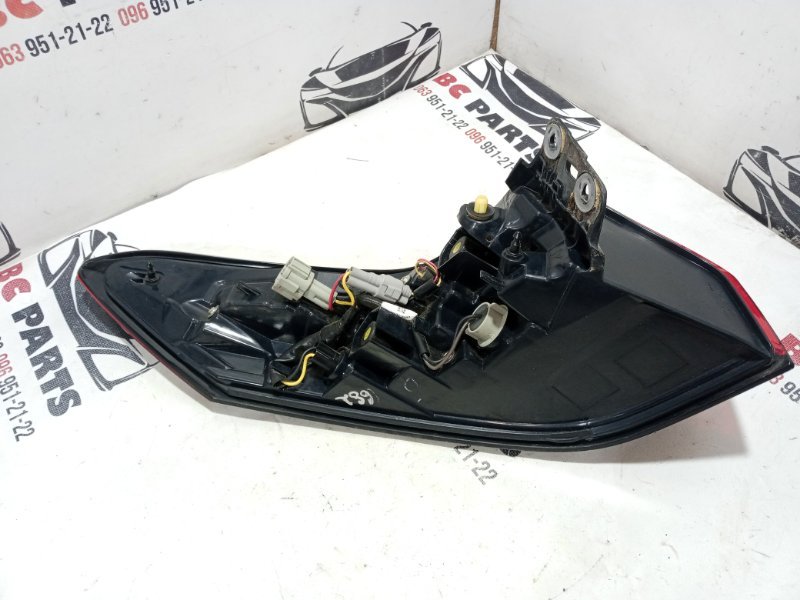 Фонарь наружный (в крыло) задний правый Rogue 2021 T33 2.5