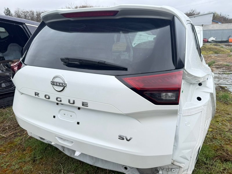 Крышка багажника Nissan Rogue T33 1.5