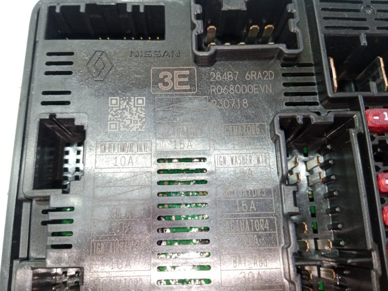 Блок предохранителей под капот Rogue 2023 T33 1.5