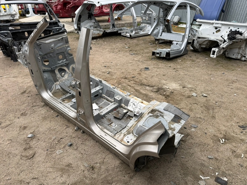 Часть кузова левый Rogue 2022 T33 1.5