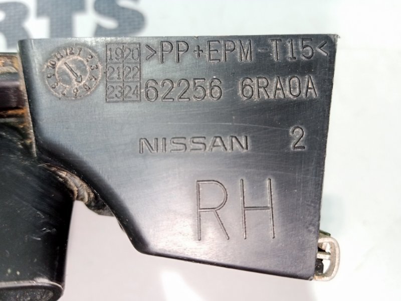 Решетка в бампер передняя правая Rogue 2021 T33 2.5