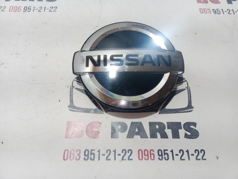 Эмблема передняя Nissan Rogue 2021 T33 2.5 628906RS0A Б/У