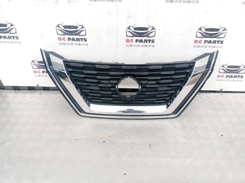 Решетка радиатора передняя Nissan Rogue 2021 T33 2.5 62310-6RR0A Б/У