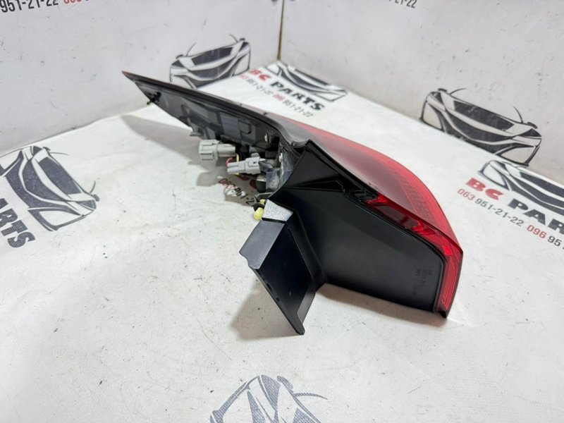 Фонарь наружный (в крыло) задний правый Rogue 2021 T33 2.5