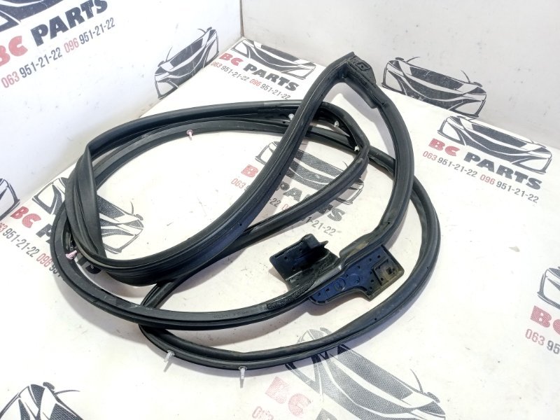 Уплотнительная резинка боковой двери передняя левая Nissan Rogue 2022 T33 1.5 80831-6RA1A Б/У