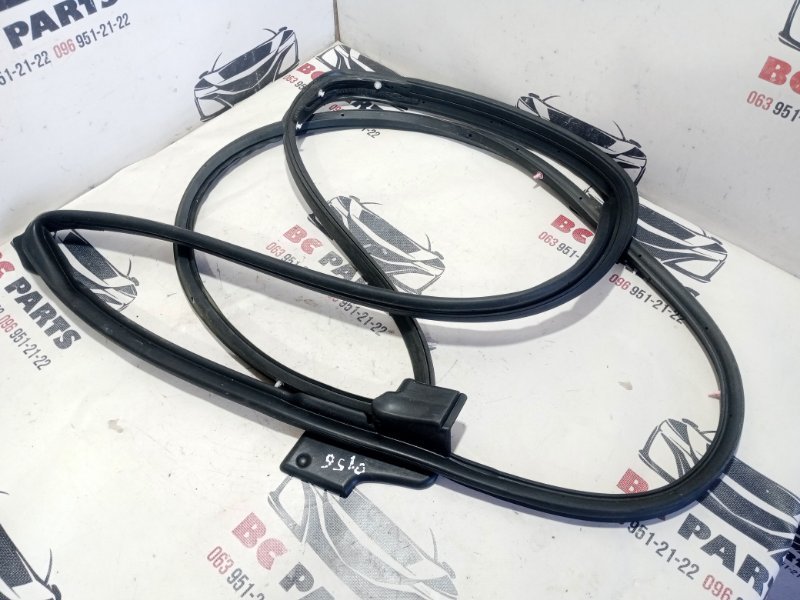 Уплотнительная резинка боковой двери передняя левая Nissan Rogue T33 1.5