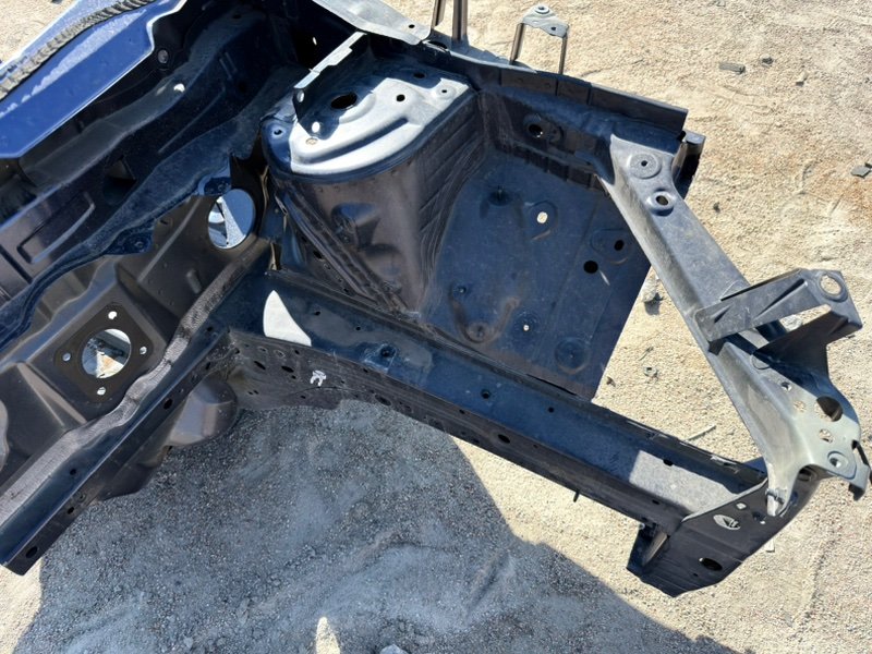 Часть кузова передний левый Rogue 2021 T33 2.5