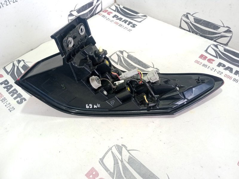 Фонарь наружный (в крыло) задний левый Rogue 2021 T33 2.5