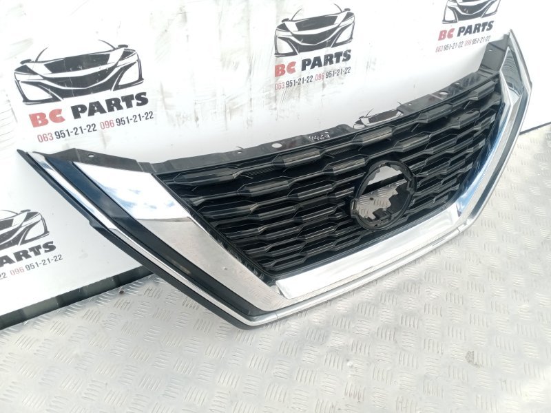 Решетка радиатора Nissan Rogue T33 2.5