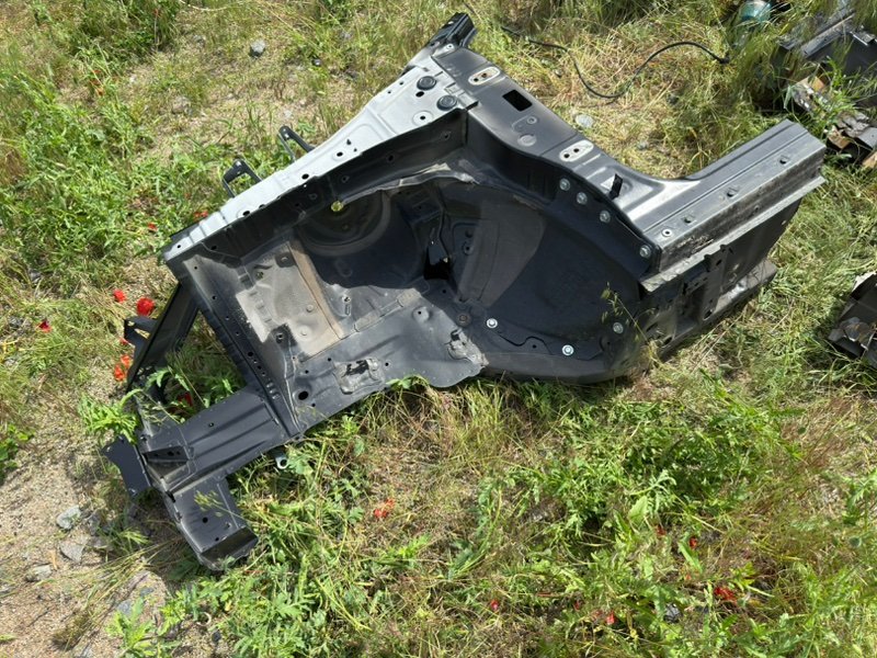 Часть кузова левый Rogue 2021 T33 2.5