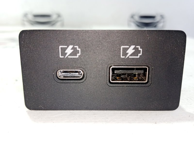 USB разъем задний Nissan Rogue T33 1.5