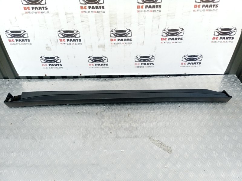 Накладка порога левая Mitsubishi Outlander 2020 2.0 6512A421 Б/У