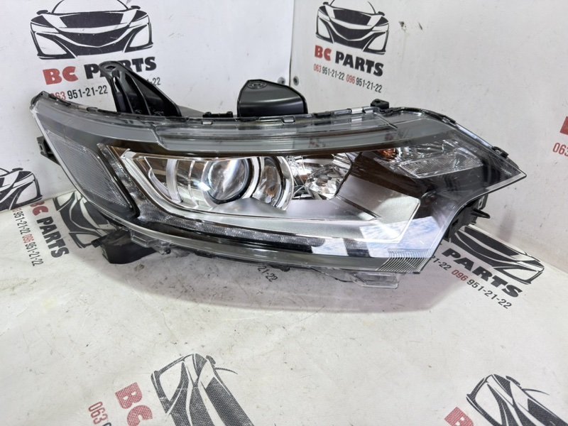 Фара галогеновая передняя правая Mitsubishi Outlander 2020 2.0 8301C854 Б/У