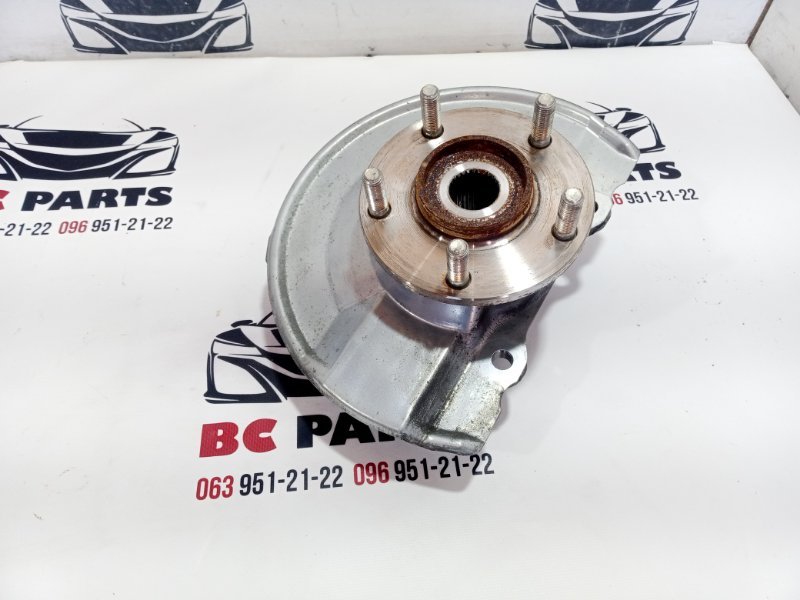 Цапфа передняя правая Mitsubishi Outlander 2020 2.0 3870A008 Б/У