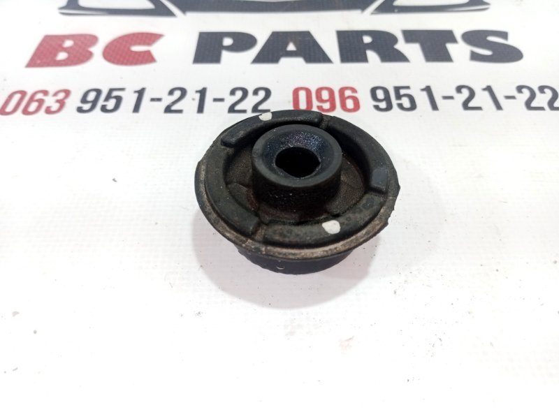 Подушка радиатора Mitsubishi Outlander 2020 2.0 1351A037 Б/У
