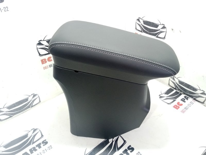Подлокотник Mitsubishi Outlander 2020 2.0 8011C150XC Б/У