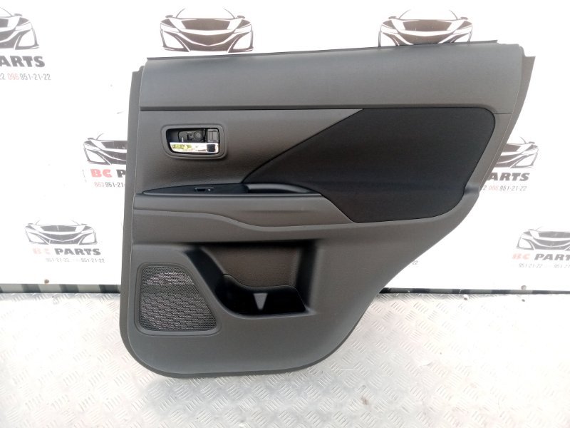 Обшивка боковой двери задняя правая Mitsubishi Outlander 2020 2.0 7222B756XA Б/У