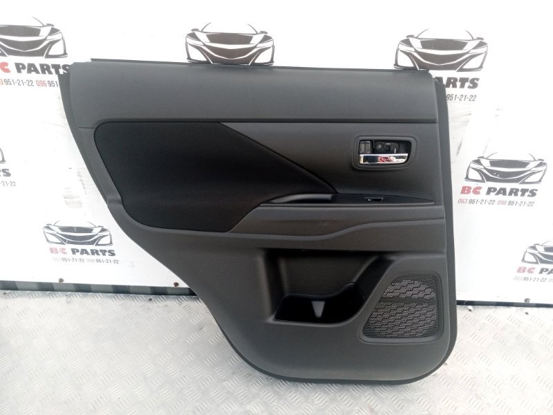 Обшивка боковой двери задняя левая Mitsubishi Outlander 2020 2.0 7222B755XA Б/У