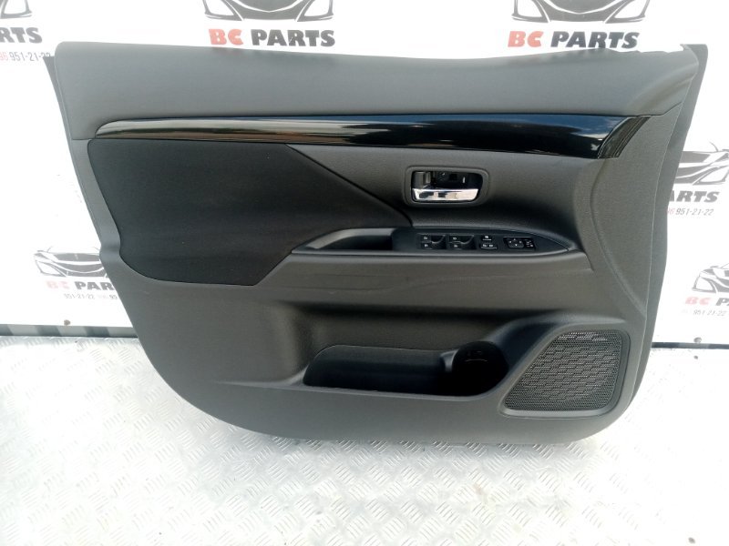 Обшивка боковой двери передняя левая Mitsubishi Outlander 2020 2.0 7221B531XA Б/У