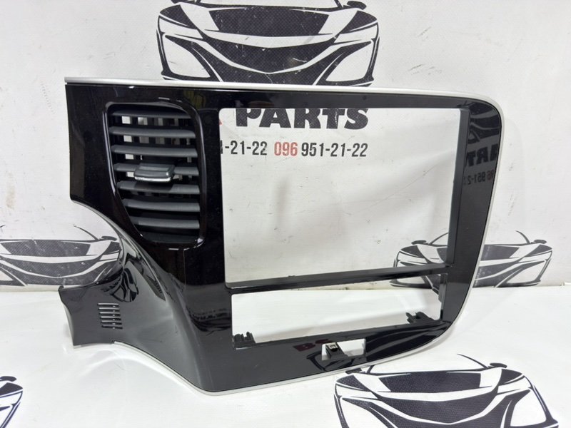 Накладка торпедо Mitsubishi Outlander 2020 2.0 8002c896 Б/У